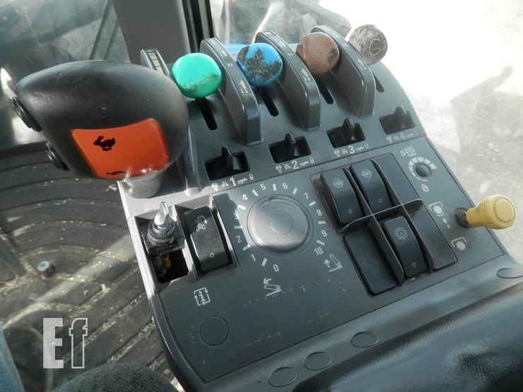 new-holland-tj330-image-8