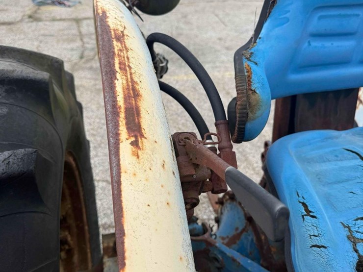 1974-ford-4000-image-10