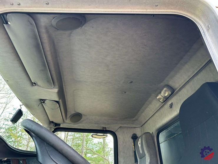 2005-kenworth-t300-image-62