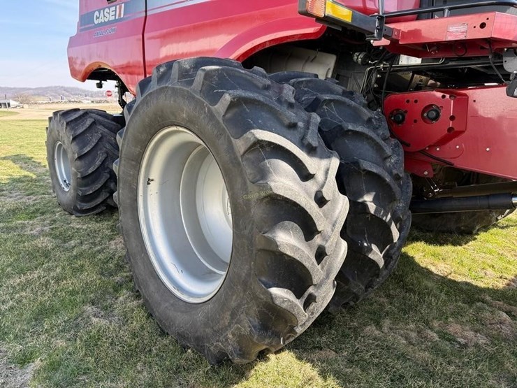 2014-case-ih-8230-image-14