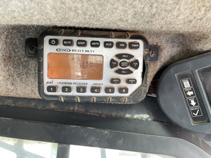 2013-deere-333e-image-25