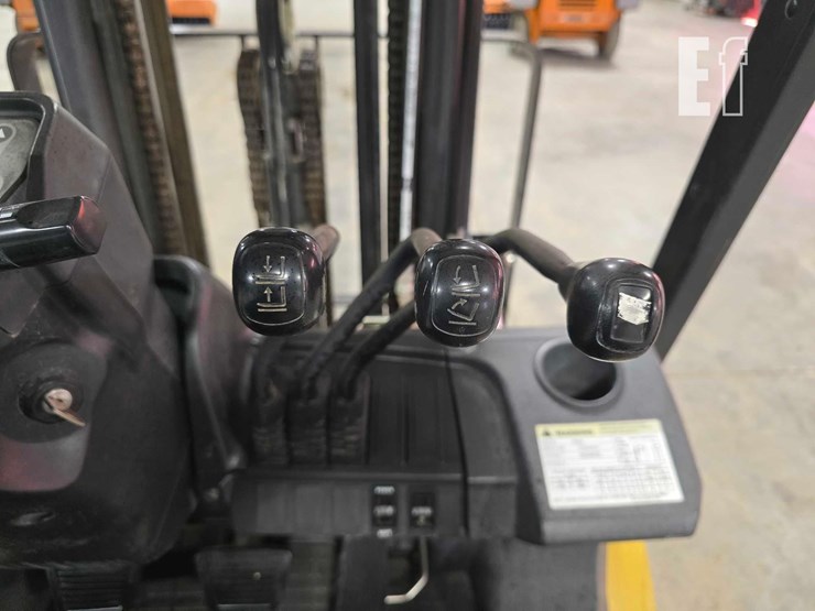 2021-caterpillar-gp25n-image-19