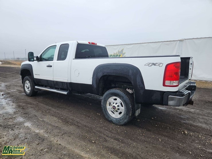 2011-gmc-sierra-2500hd-image-3