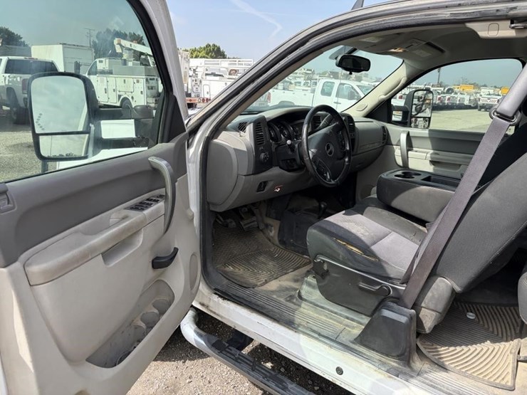 2012-gmc-sierra-2500-image-15