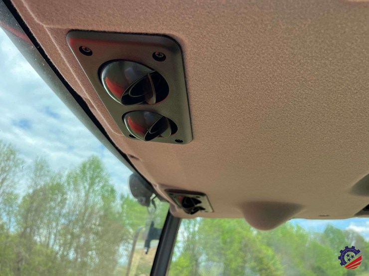 2022-kubota-lx2610hsd-image-63