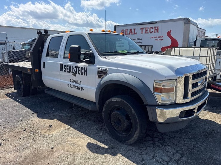 2010-ford-f550-image-1