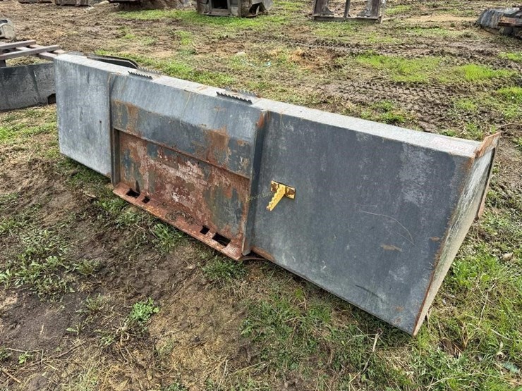 universal-attach-110"-bucket-image-3