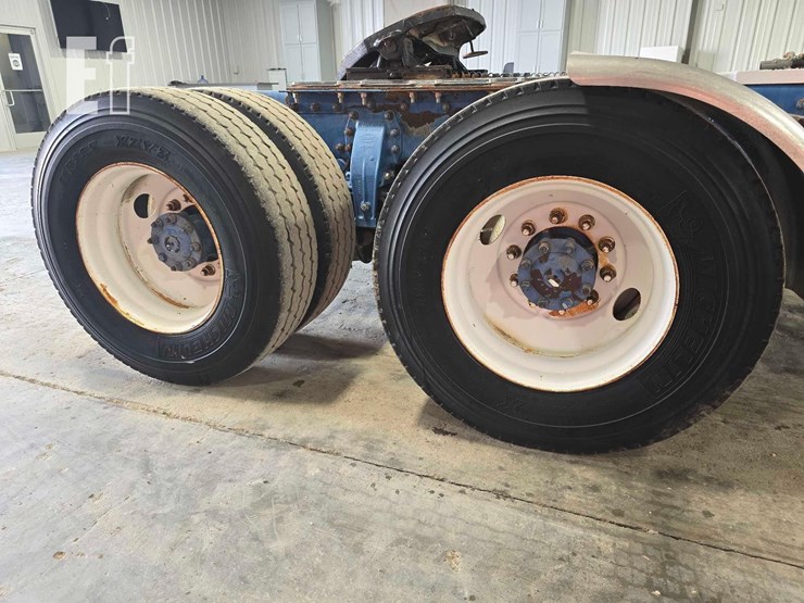 2004-peterbilt-378-image-28