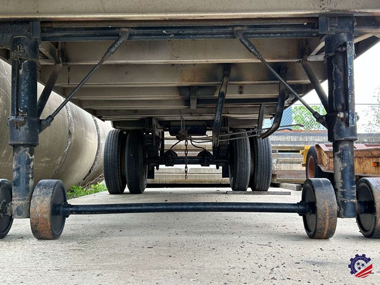 antique-bullnose-28ft-s/a-pup-trailer-image-55