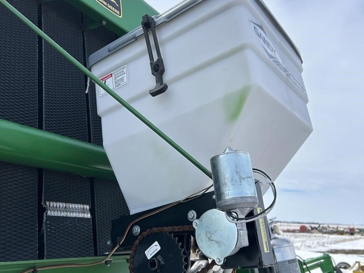 2001-john-deere-567-image-36