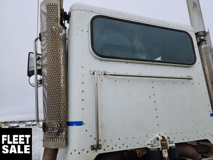 2015-peterbilt-367-image-49