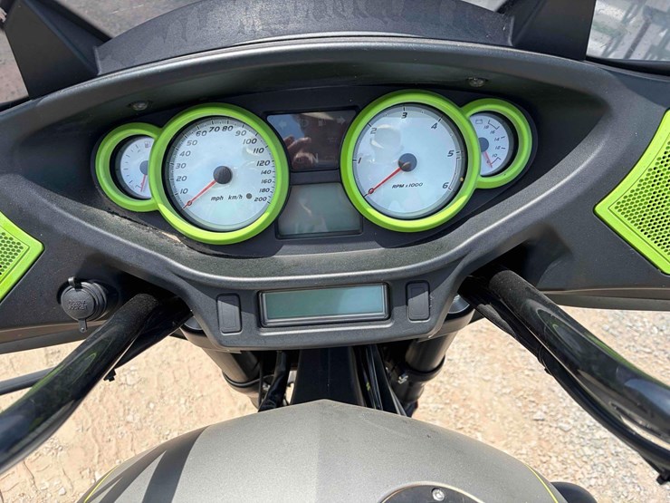 yamaha-victory-motorcycle-image-8