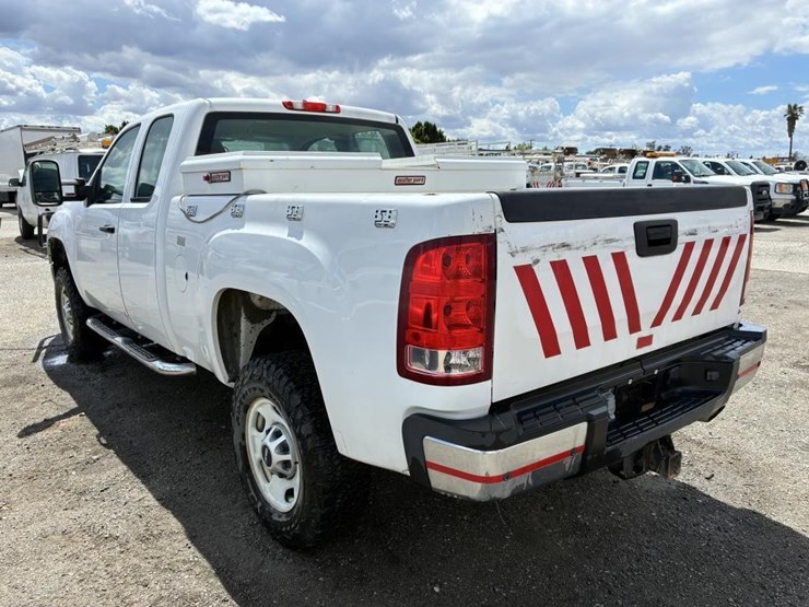 2012-gmc-sierra-2500-image-4