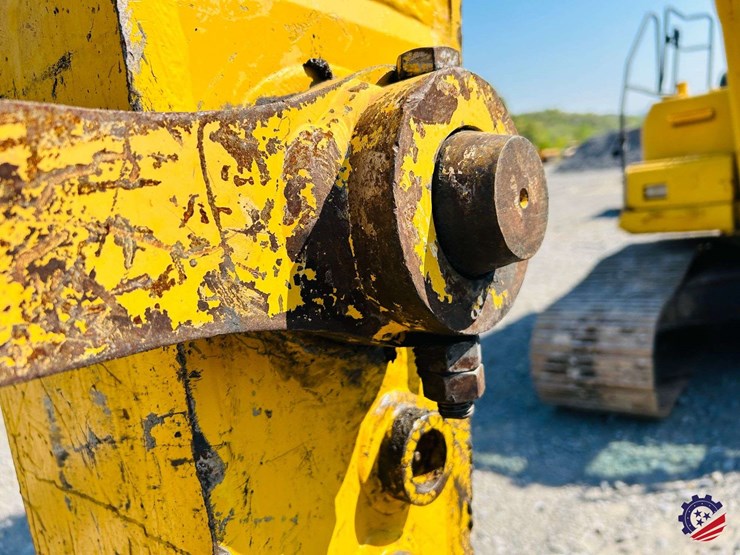 2015-komatsu-pc210-lc-image-64