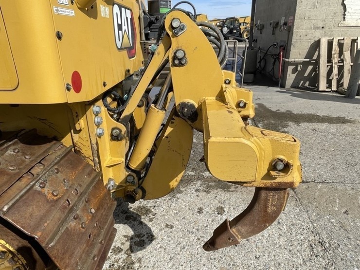 2021-caterpillar-d2-image-23