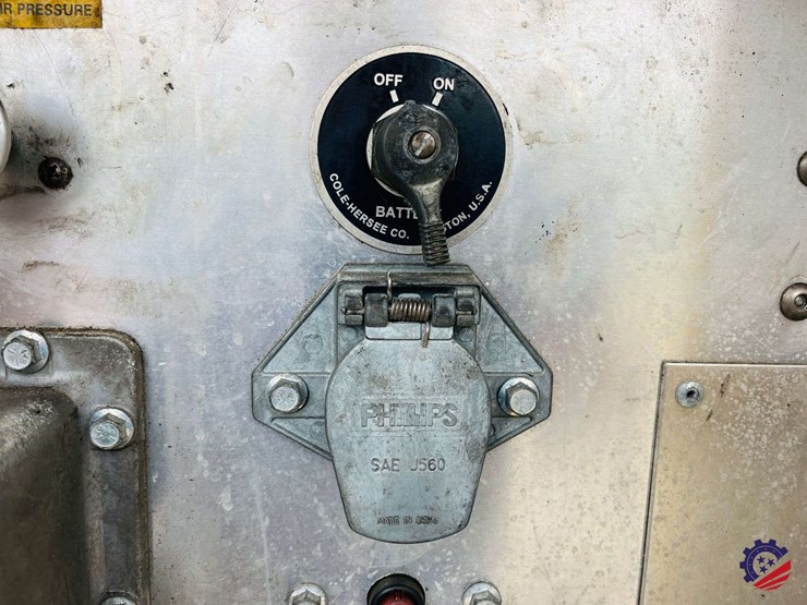 2009-gmc-savana-s/a-enclosed-roadside-service-truck-image-32