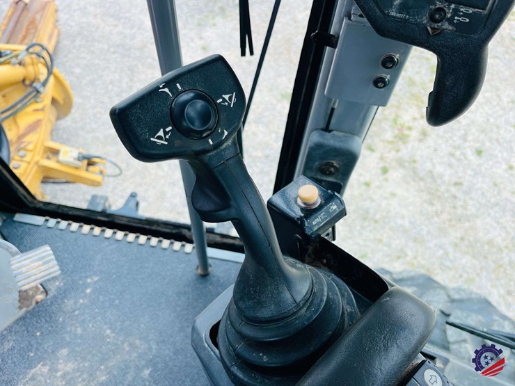 2010-caterpillar-120m-image-139