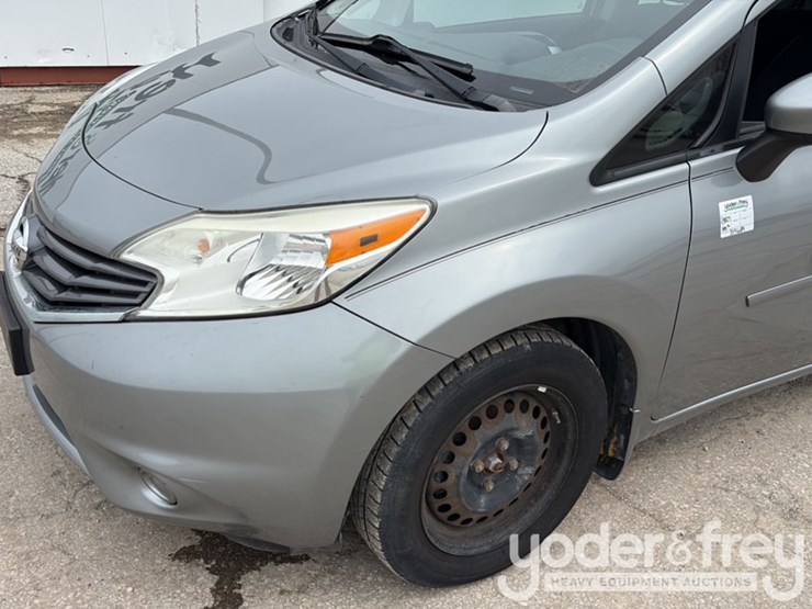 2015-nissan-versa-image-6