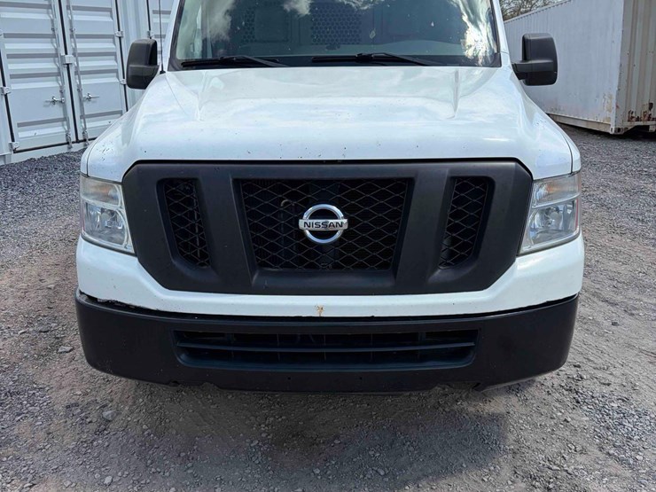 2012-nissan-nv2500-image-2