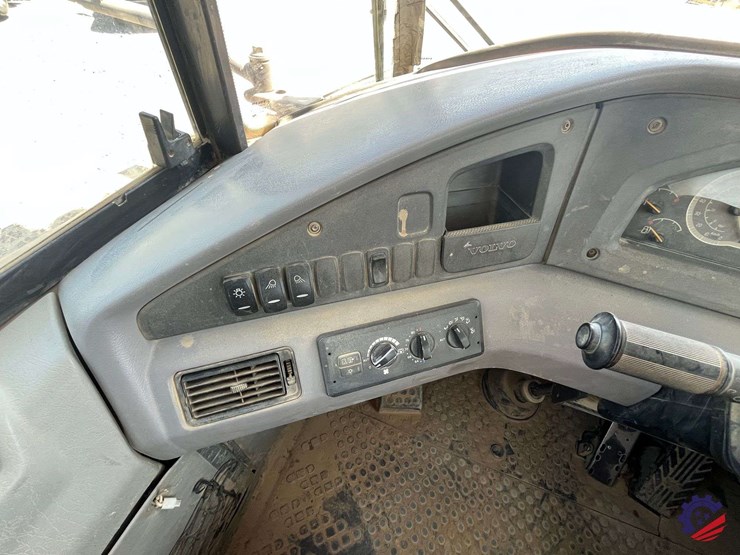 2012-volvo-a40f-image-87