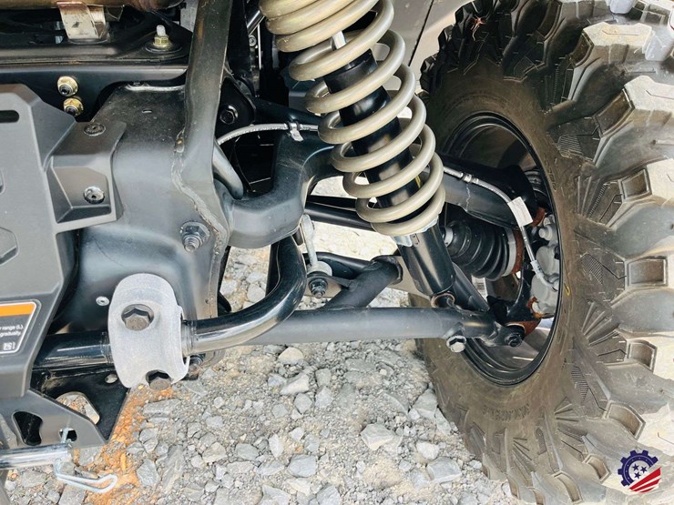 2026-can-am-defender-limited-hd11-triple-image-34