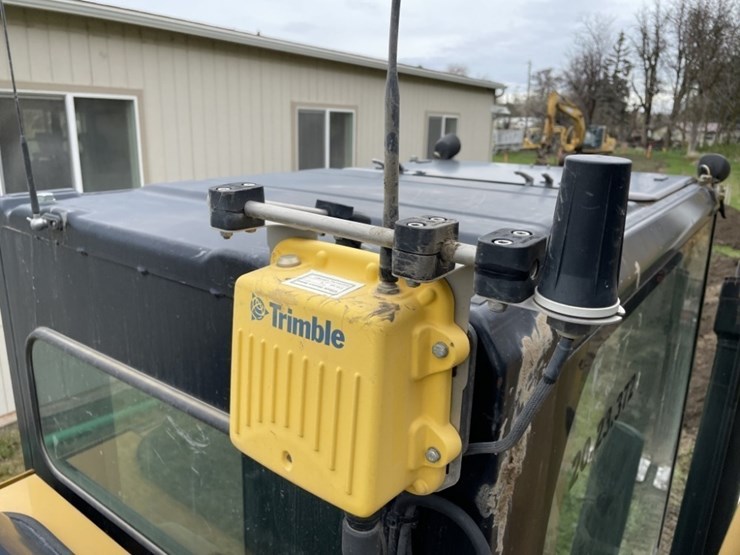 2013-caterpillar-320e-image-27