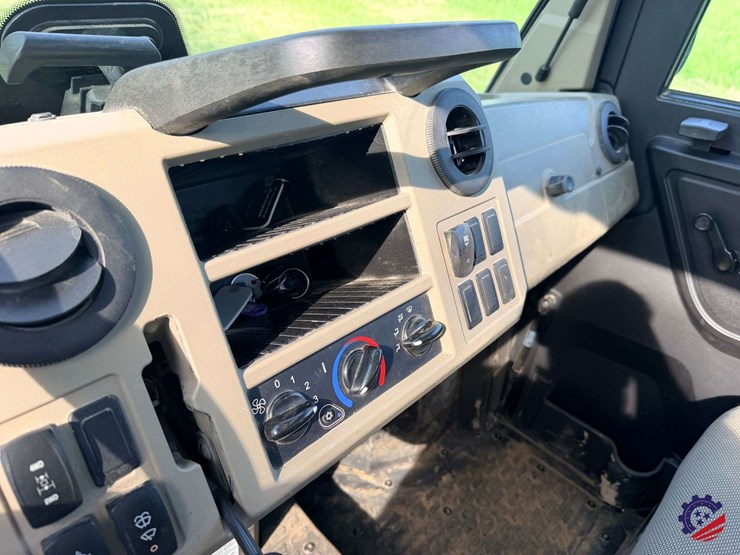 2023-john-deere-gator-xuv-835r-image-36