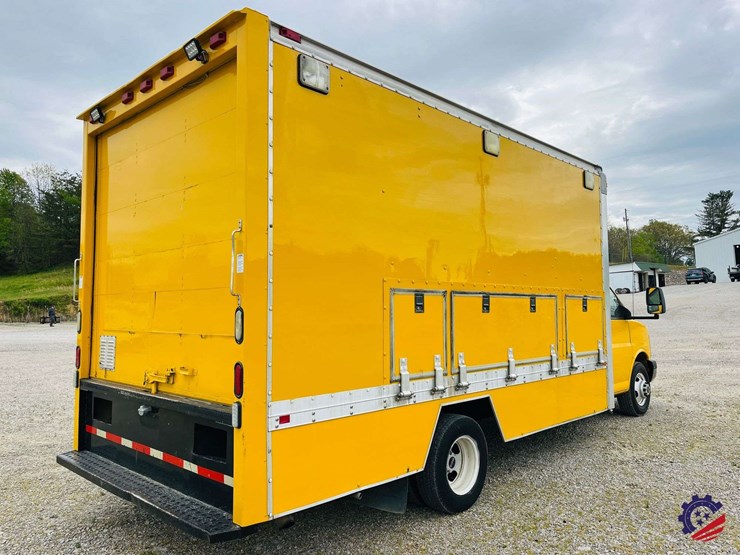 2009-gmc-savana-s/a-enclosed-roadside-service-truck-image-5