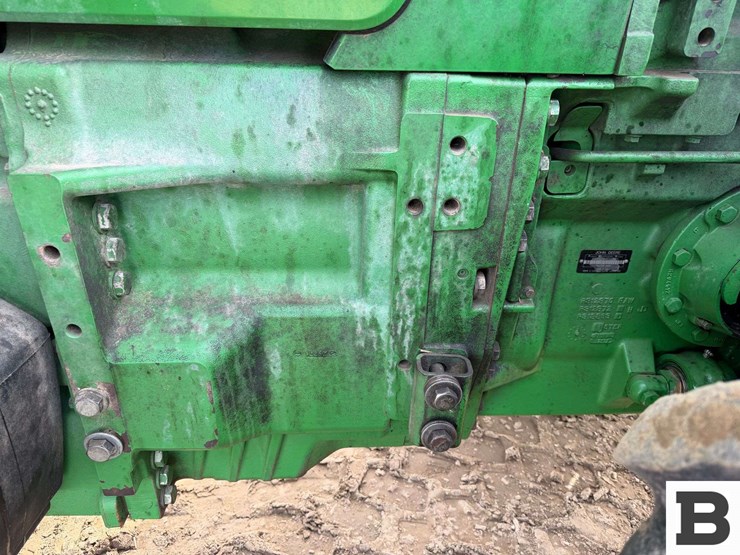 2011-john-deere-8310r-image-34