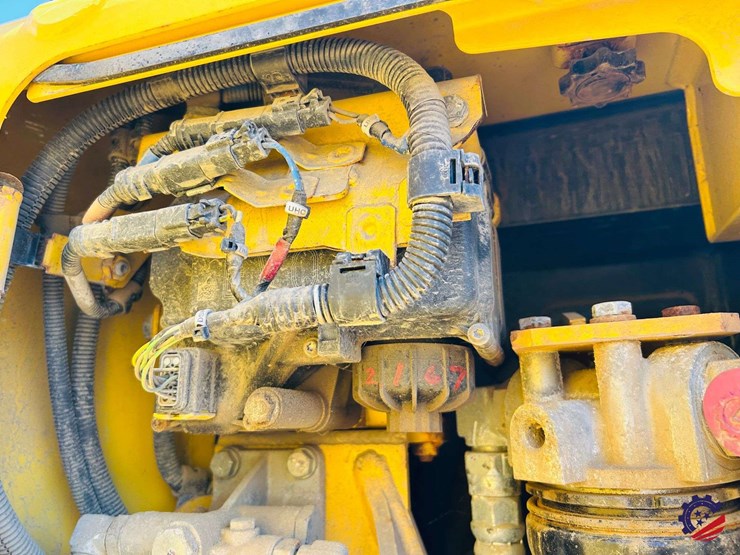 2023-komatsu-d65px-18-image-48