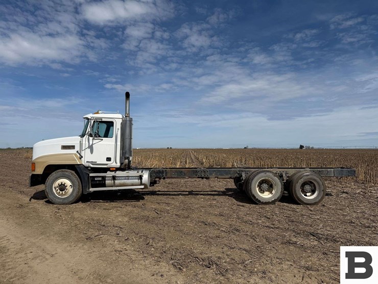 2000-mack-ch612-image-2