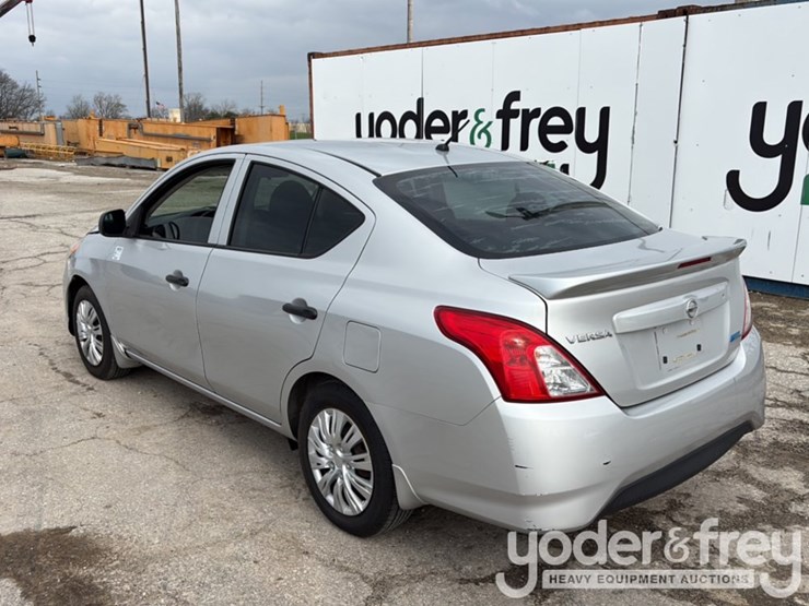 2015-nissan-versa-image-4