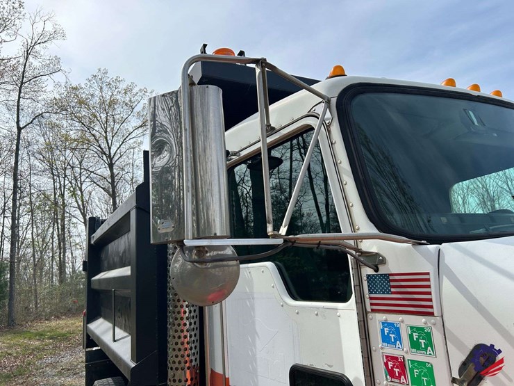 2005-kenworth-t300-image-57