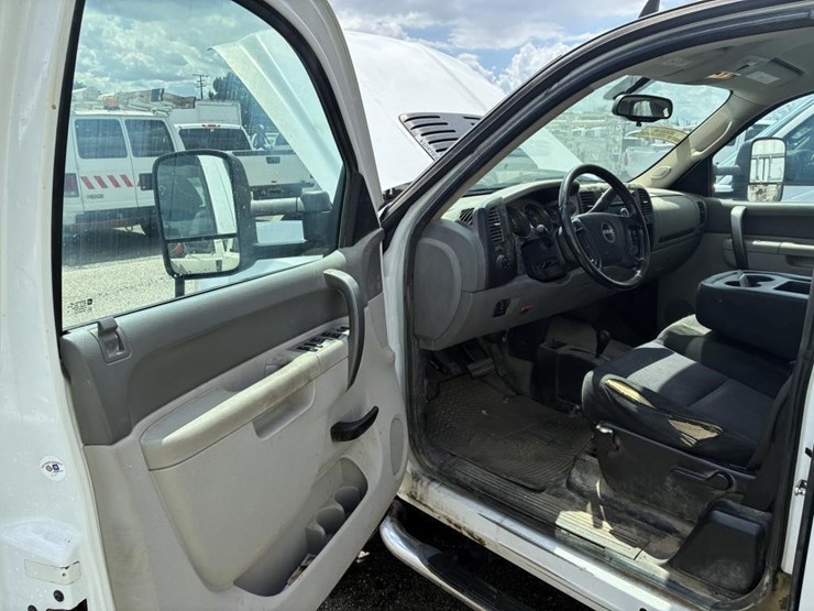 2012-gmc-sierra-2500-image-12