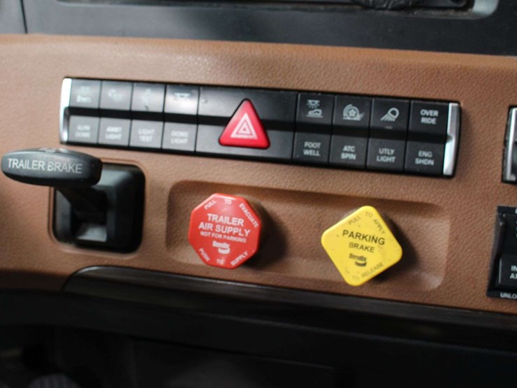 2019-freightliner-cascadia-pt126sl-3akjhhdr0kskl2228-mileage:-688348-image-40