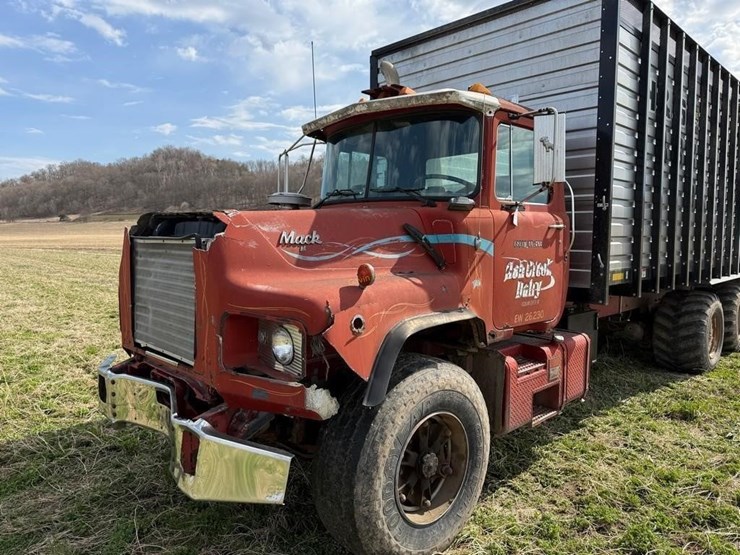 1991-mack-dm690s-image-11