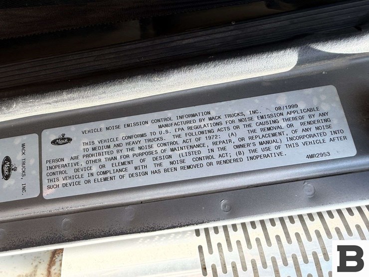 2000-mack-ch612-image-51