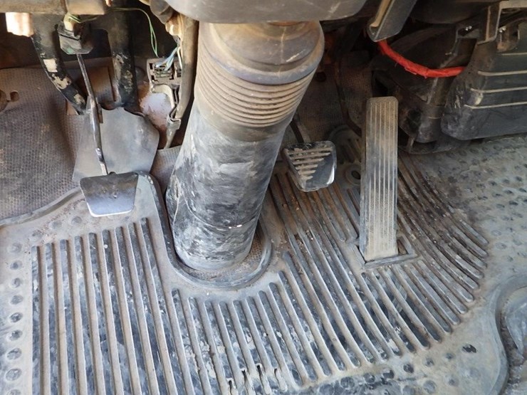 2004-isuzu-nqr-image-22