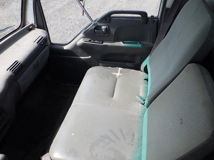 2005-isuzu-nqr-image-34