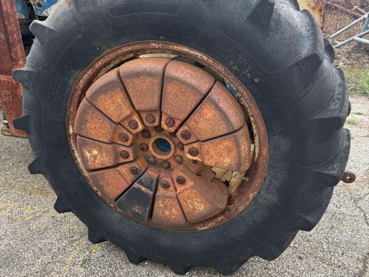 1974-ford-4000-image-19