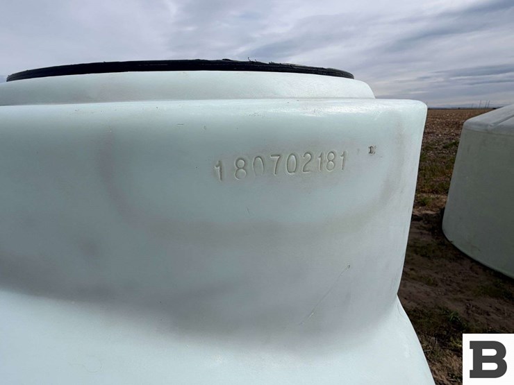 1550-gallon-round-poly-fertilizer-tank-image-6