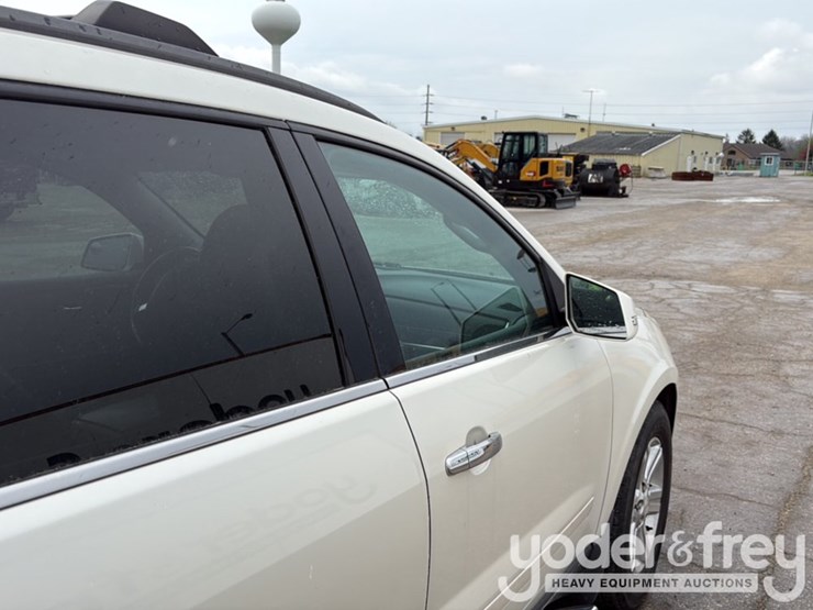 2013-chevrolet-traverse-image-21