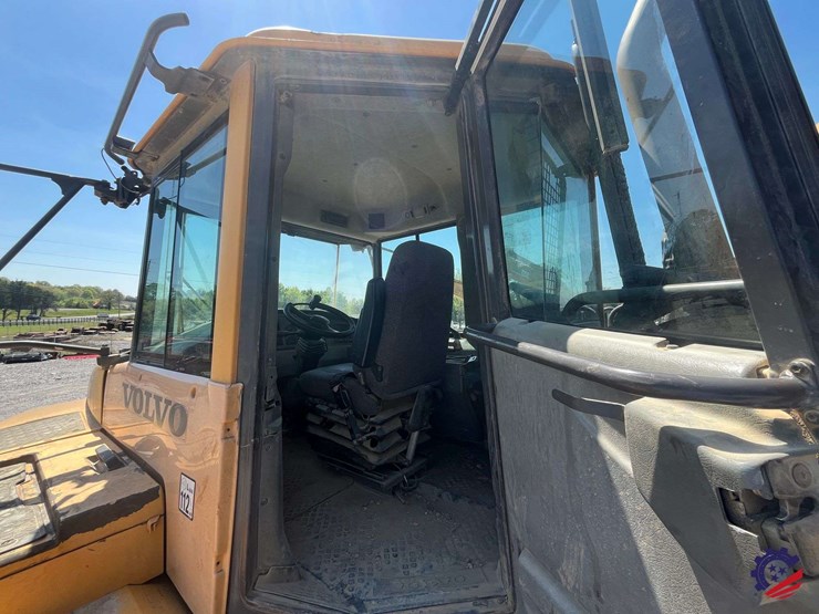 2010-volvo-a40e-image-78