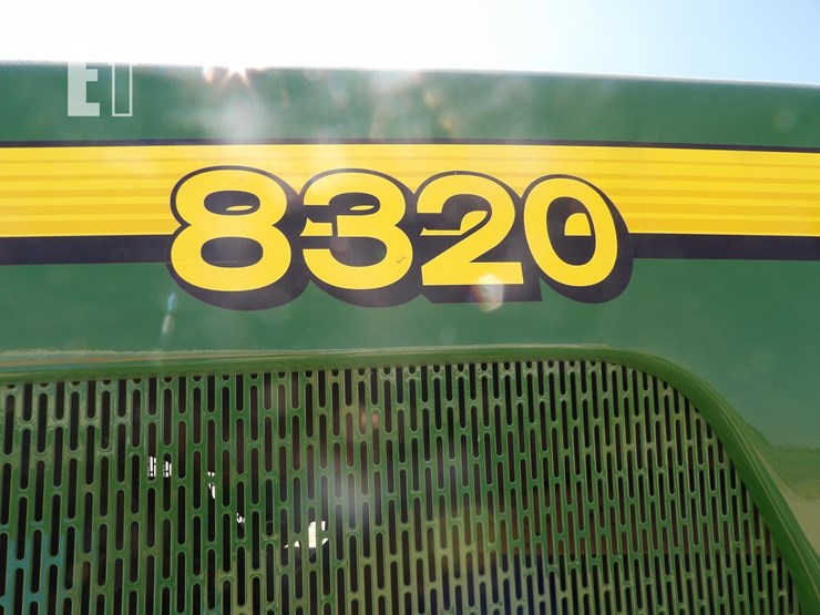 john-deere-8320-image-21