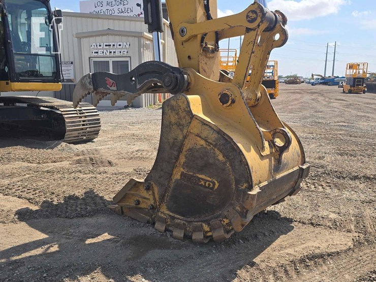 2019-caterpillar-320-image-12