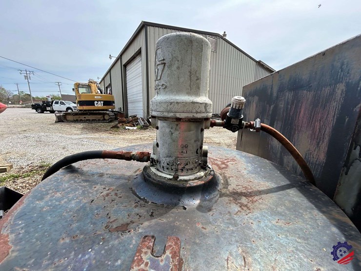 fuel-&-lube-truck-image-27