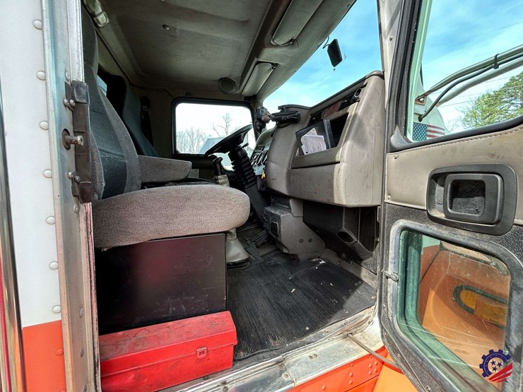 2005-kenworth-t300-image-88