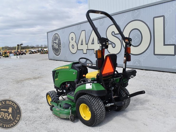 2017-john-deere-1025r-image-3