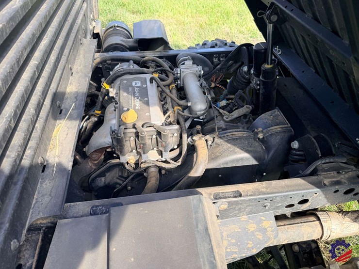 2019-john-deere-gator-xuv-835m-image-41