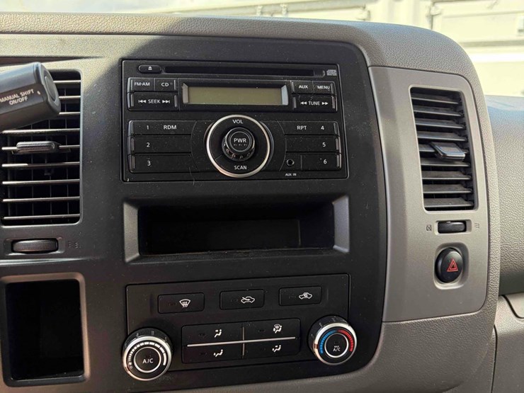 2012-nissan-nv2500-image-12